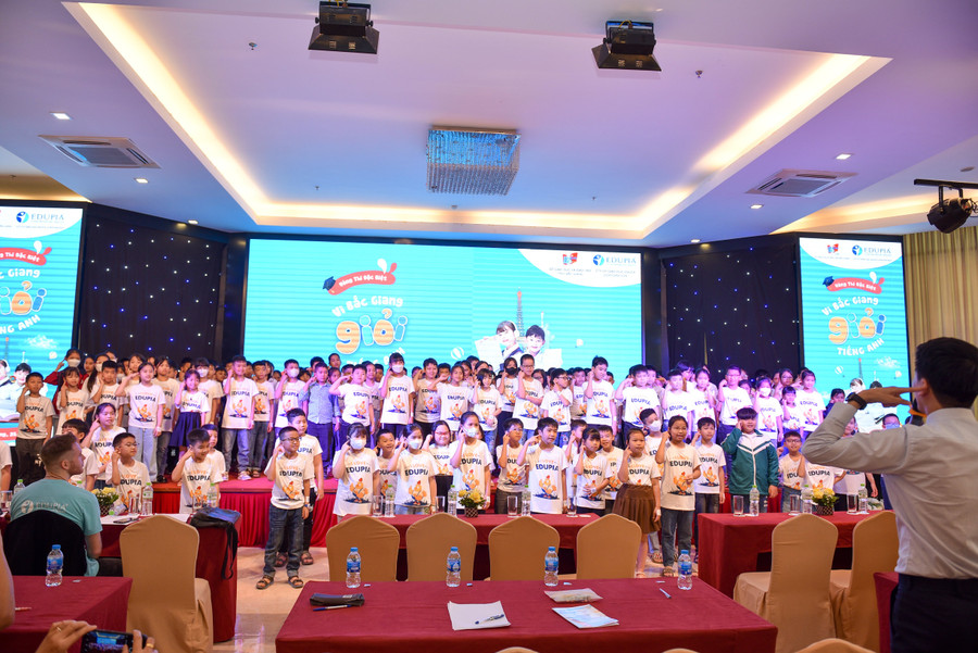 Cuộc thi không chỉ là nơi các em học sinh tăng cường khả năng nghe, nói, đọc, viết bằng Tiếng Anh, tại đây các em còn được tham gia vào các trò chơi giúp phản xạ về Tiếng Anh của các em được tốt hơn.