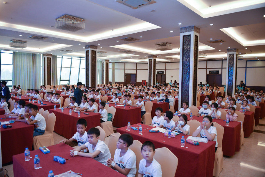 Sau 3 vòng thi, vượt qua gần 24.000 thí sinh tham dự, 188 học sinh đã xuất sắc bước vào vòng thi Đặc Biệt.