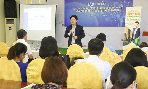Chuyên gia – CEO Đỗ Mạnh Hùng: “Khởi nghiệp sẽ tạo cho học sinh Kỹ năng toàn diện - nền tảng cốt lõi để Khởi nghiệp thành công” Chuyên gia – CEO Đỗ Mạnh Hùng: “Khởi nghiệp sẽ tạo cho học sinh Kỹ năng toàn diện - nền tảng cốt lõi để Khởi nghiệp thành công”
