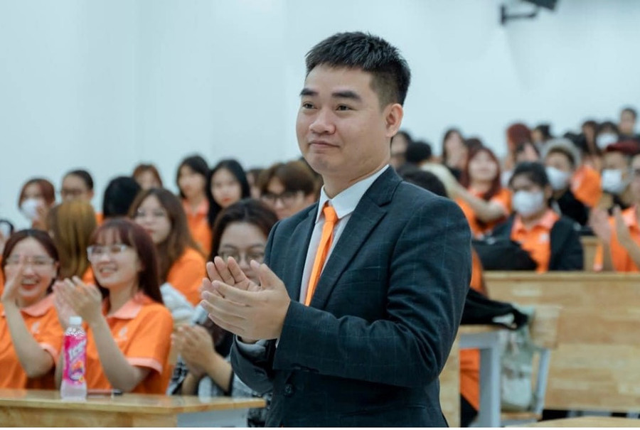 “Dự án Tài chính GenZ thực hiện theo chiến lược tài chính toàn diện quốc gia đến năm 2025, định hướng đến năm 2030 đã được Thủ tướng Chính phủ duyệt ban hành năm đầu năm 2020” - Thạc sĩ Bùi Xuân Luân cho biết. “Dự án Tài chính GenZ thực hiện theo chiến lược tài chính toàn diện quốc gia đến năm 2025, định hướng đến năm 2030 đã được Thủ tướng Chính phủ duyệt ban hành năm đầu năm 2020” - Thạc sĩ Bùi Xuân Luân cho biết.