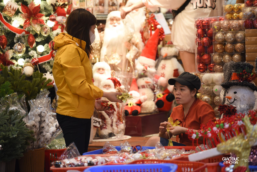 Dự kiến vào khoảng 2 tuần trước đêm Giáng sinh nơi đây sẽ vào thời gian nhộn nhịp nhất. Dự kiến vào khoảng 2 tuần trước đêm Giáng sinh nơi đây sẽ vào thời gian nhộn nhịp nhất.