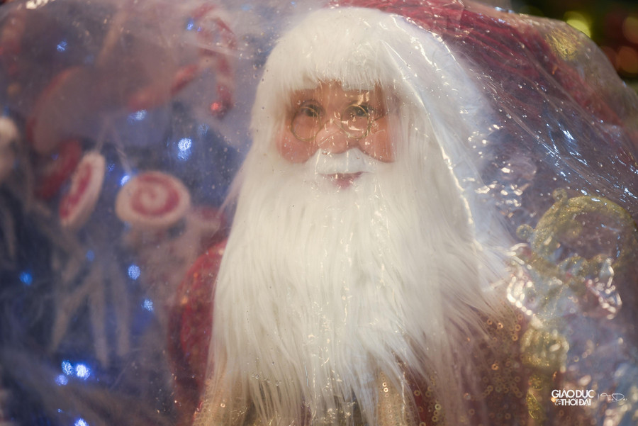 Đi qua dọc tuyến phố, mọi người đều có thể tận hưởng được không khí Giáng sinh sớm tại nơi đây. Đi qua dọc tuyến phố, mọi người đều có thể tận hưởng được không khí Giáng sinh sớm tại nơi đây.