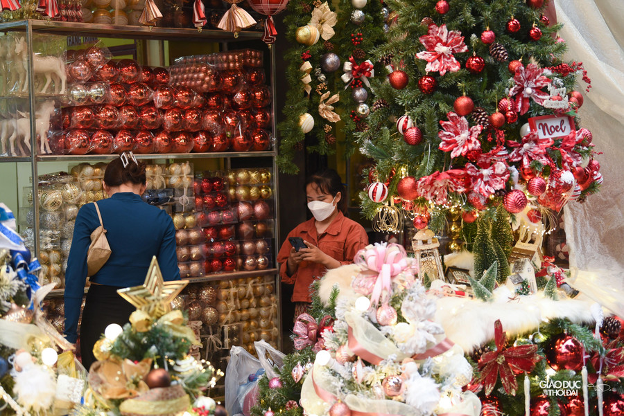 Nhiều khách hàng đã đến tận nơi để chọn mua cho mình những đồ ưng ý nhất để trang trí trong gia đình, cửa hàng. Nhiều khách hàng đã đến tận nơi để chọn mua cho mình những đồ ưng ý nhất để trang trí trong gia đình, cửa hàng.