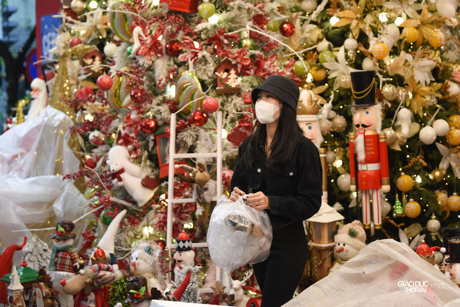 Nhiều khách hàng đã đến tận nơi để chọn mua cho mình những đồ ưng ý nhất để trang trí trong gia đình, cửa hàng. Nhiều khách hàng đã đến tận nơi để chọn mua cho mình những đồ ưng ý nhất để trang trí trong gia đình, cửa hàng.