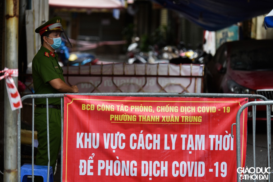 Cùng với đó, nhiều lớp rào chốt đã được lập nên.