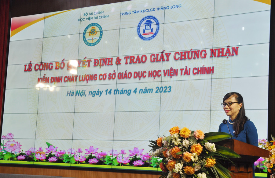 TS Nguyễn Thị Kim Phụng chia sẻ tại buổi lễ. TS Nguyễn Thị Kim Phụng chia sẻ tại buổi lễ.