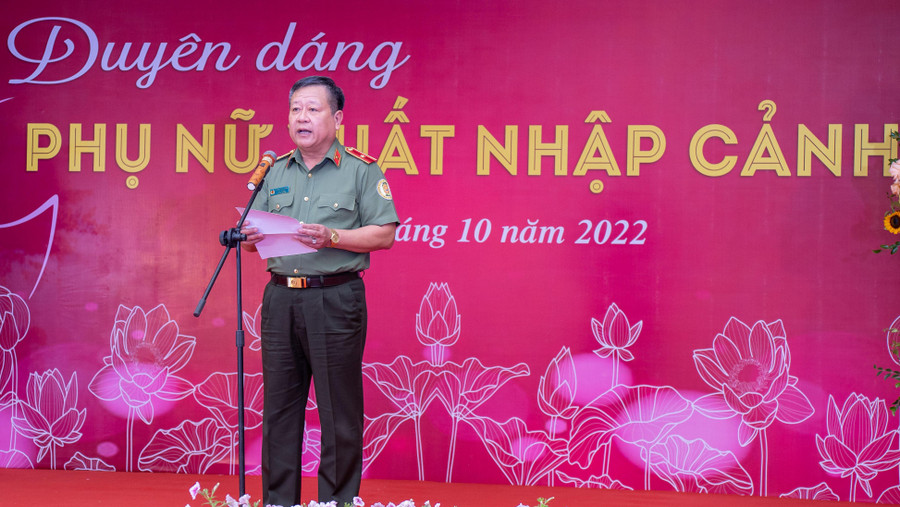 Thiếu tướng Phạm Đăng Khoa, Cục trưởng Cục Quản lý xuất nhập cảnh phát biểu tại chương trình.