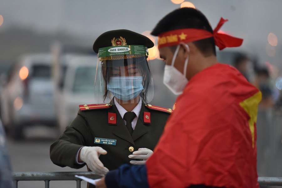  Trận Việt Nam - Saudi Arabia: Không khí sôi động trước sân vận động Mỹ Đình ảnh 7