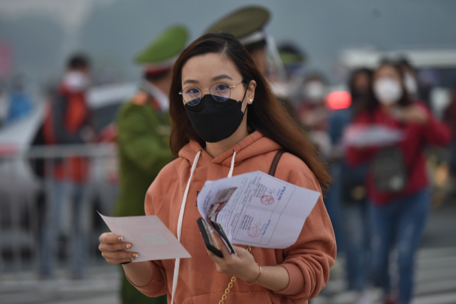 Tất cả đều mang đầy đủ giấy tờ cá nhân, giấy test Covid-19 trong vòng 3 ngày.