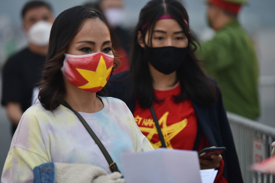  Trận Việt Nam - Saudi Arabia: Không khí sôi động trước sân vận động Mỹ Đình ảnh 13