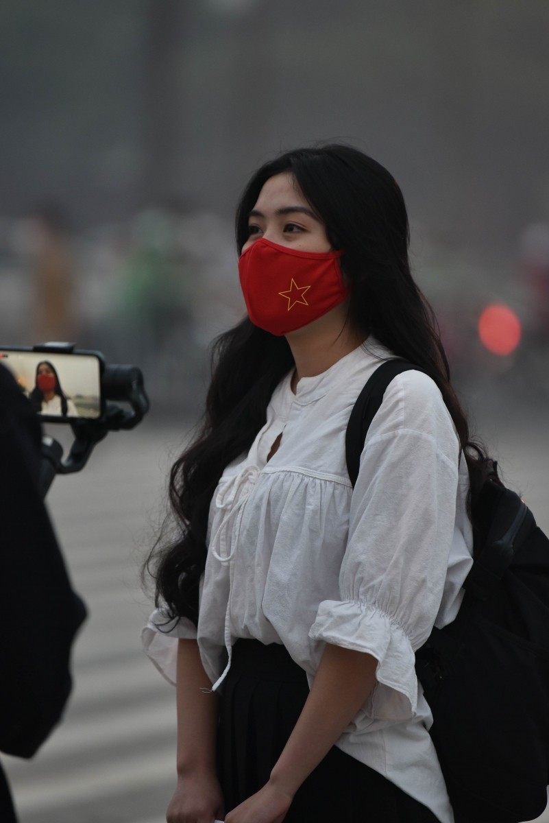  Trận Việt Nam - Saudi Arabia: Không khí sôi động trước sân vận động Mỹ Đình ảnh 9