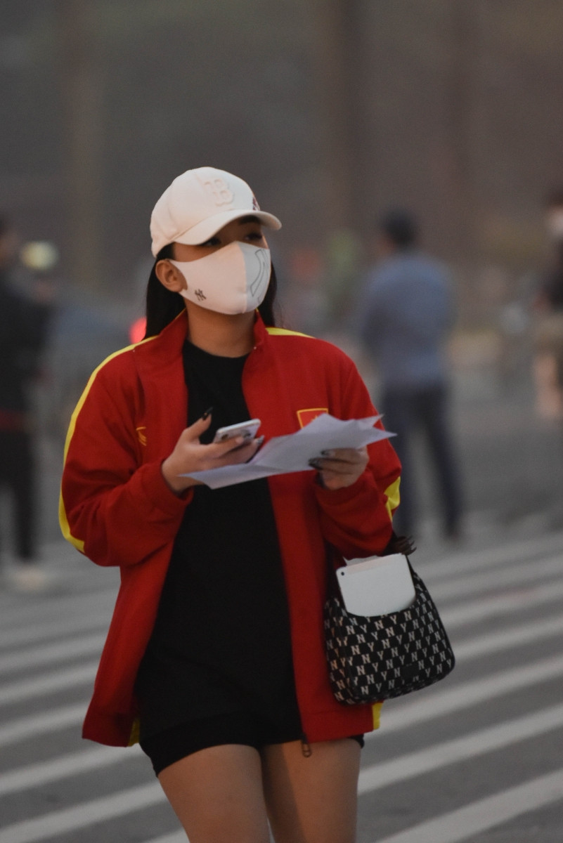  Trận Việt Nam - Saudi Arabia: Không khí sôi động trước sân vận động Mỹ Đình ảnh 17