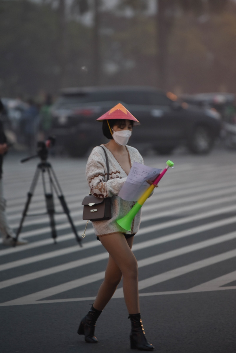  Trận Việt Nam - Saudi Arabia: Không khí sôi động trước sân vận động Mỹ Đình ảnh 16