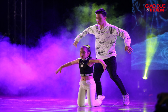 Vòng Chung khảo của Ams’ Got Talent XII đã khép lại thành công, mở ra là Tiền sự kiện và đêm Dạ hội trao giải với mênh mang những hoài bão và dự định, những ước vọng ấp ủ chờ được khai phá phía trước.