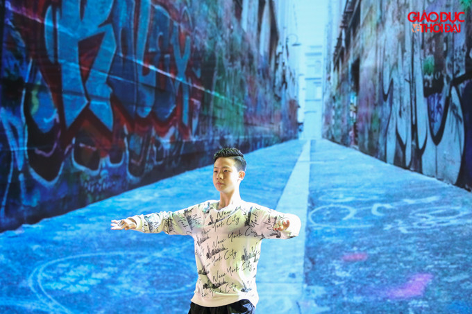 Thông qua những tiết mục đặc sắc từ ca hát, nhảy, độc tấu piano cho tới biên kịch và võ thuật, tinh thần nhiệt huyết và tính cá nhân độc đáo ẩn sâu nơi tuổi trẻ của mỗi Amser đã được lan tỏa và thổi bùng lên, đánh dấu những bước đột phá hoàn toàn mới đại diện cho học sinh cấp THPT trên địa bàn Hà Nội.