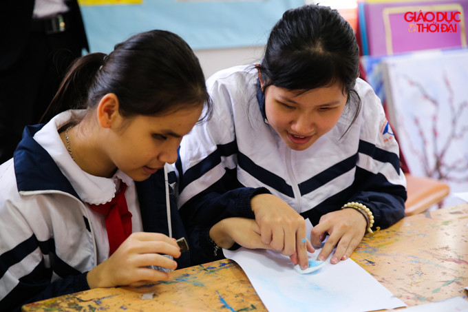 Cô Phạm Thị Kim Nga, hiệu trưởng nhà trường cho biết:" Bà Elisabeth đã mang đến cho các học sinh khiếm thị cơ hội chứng minh nghệ thuật vượt qua thị giác. Ngôi nhà nghệ thuật là nơi các con được sáng tạo nghệ thuật trên chất liệu tranh sơn dầu, khắc gỗ, làm gốm. Với 3 triển lãm nghệ thuật được tổ chức tại Hà Nội và một số thành phố của Thụy Điển, tình yêu nghệ thuật và sự nỗ lực của học sinh đã được ghi nhận".