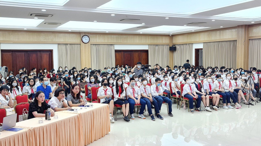 Toàn cảnh toạ đàm.