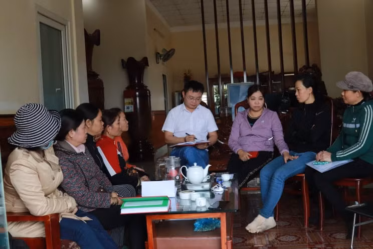 Người dân lao đao, lo sợ công ty vỡ nợ sẽ không thể chi trả tiền.