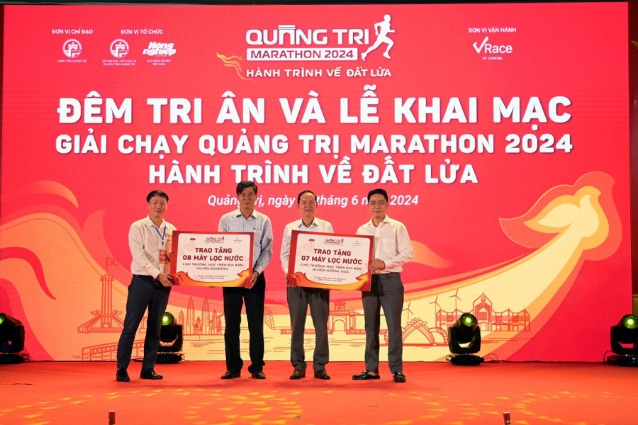 Tặng máy lọc nước cho các trường học địa bàn miền núi. Tặng máy lọc nước cho các trường học địa bàn miền núi.