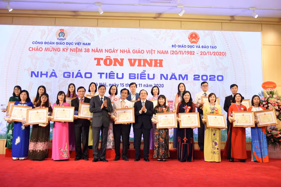 Bộ GD&ĐT và CĐGDVN tôn vinh Nhà giáo tiêu biểu năm 2020 ảnh 9