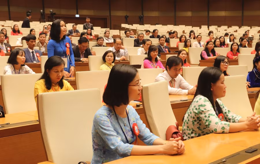 183 nhà giáo, cán bộ quản lý giáo dục tiêu biểu tham dự buổi gặp mặt.