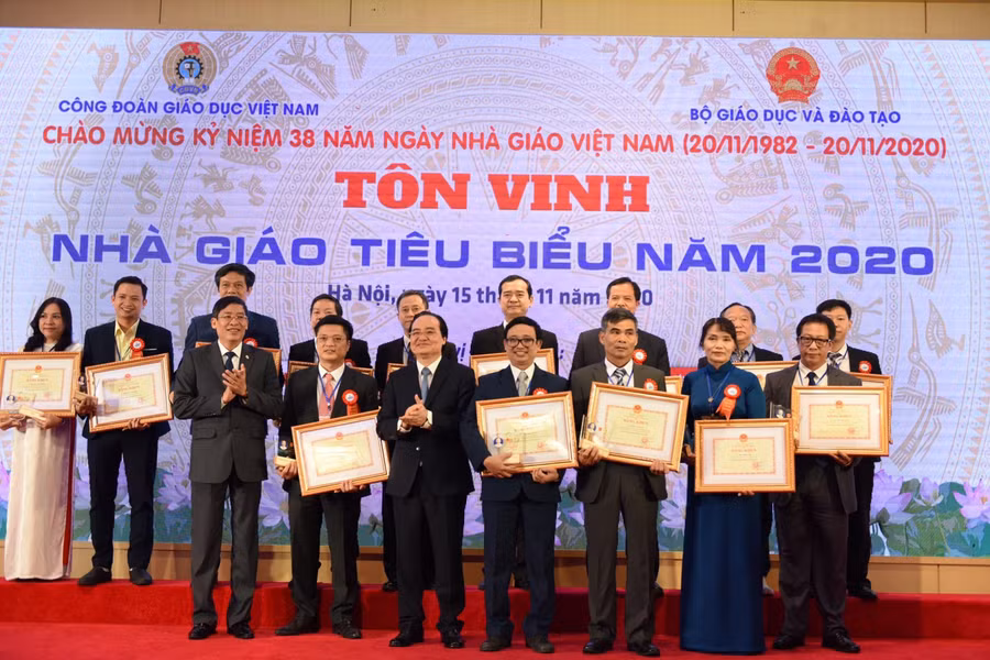 Bộ GD&ĐT và CĐGDVN tôn vinh Nhà giáo tiêu biểu năm 2020 ảnh 8