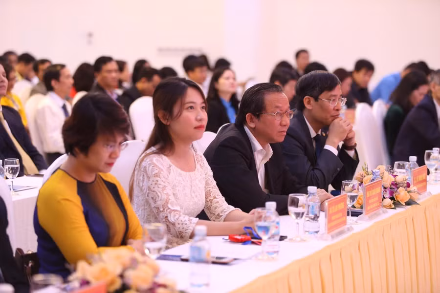 Các đại biểu tham dự Chương trình Tôn vinh nhà giáo tiêu biểu 2020.