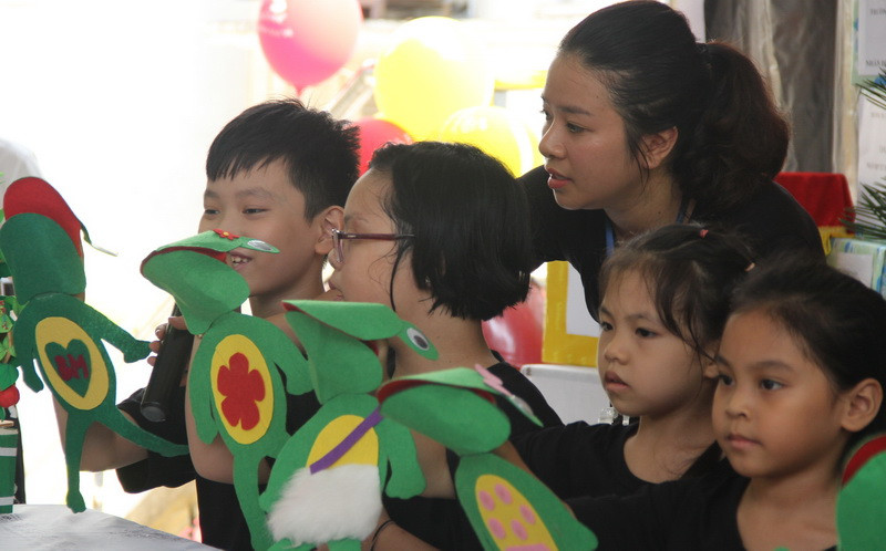 Tiết mục múa rối do chính các em HS của trường biểu diễn