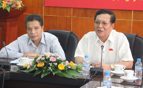 Bộ trưởng Bộ GD&ĐT Phạm Vũ Luận (bên phải) và Thứ trưởng Bộ Ngoại giao Đặng Minh Khôi (bên trái) chủ trì buổi gặp mặt Bộ trưởng Bộ GD&ĐT Phạm Vũ Luận (bên phải) và Thứ trưởng Bộ Ngoại giao Đặng Minh Khôi (bên trái) chủ trì buổi gặp mặt