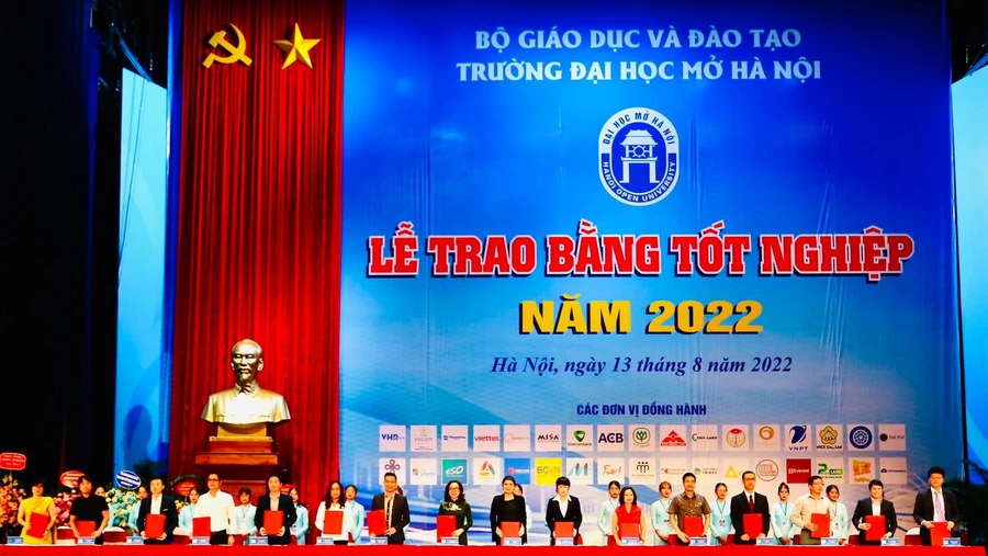 Lễ ký kết thành công tốt đẹp