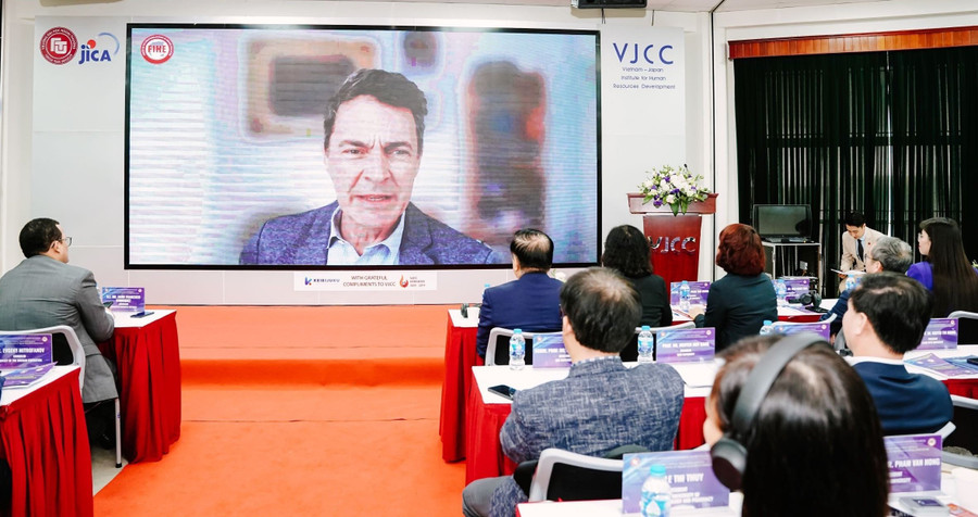 Các đại biểu tham luận tại Diễn đàn Quốc tế hoá Giáo dục Đại học.