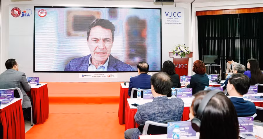 Các đại biểu tham luận tại Diễn đàn Quốc tế hoá Giáo dục Đại học.