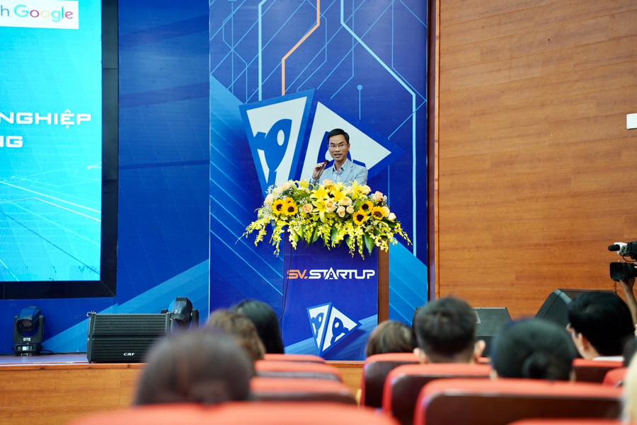 Ông Đỗ Tiến Thịnh, Phó Giám đốc Trung tâm Đổi mới sáng tạo Quốc gia phát biểu tại diễn đàn. Ông Đỗ Tiến Thịnh, Phó Giám đốc Trung tâm Đổi mới sáng tạo Quốc gia phát biểu tại diễn đàn.