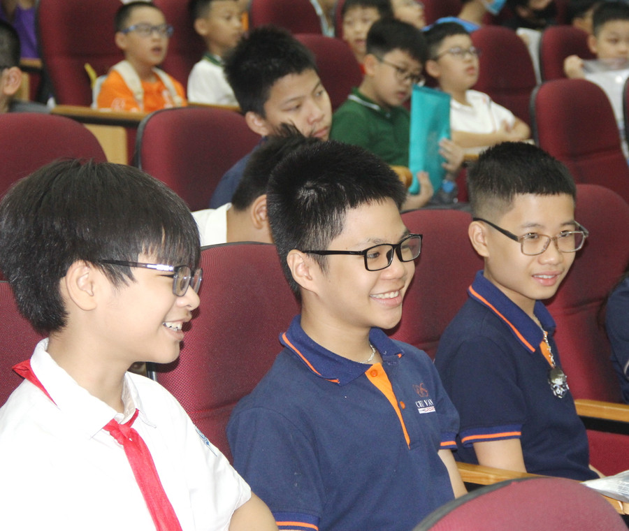 Các thí sinh trong ngày khai mạc.