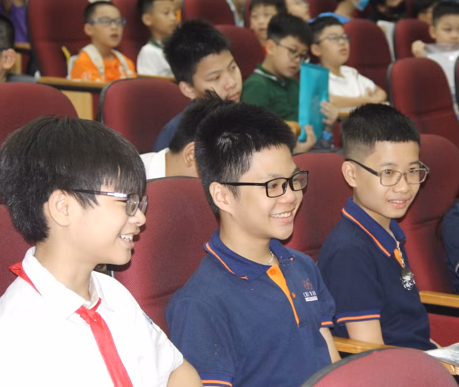 Các thí sinh trong ngày khai mạc.