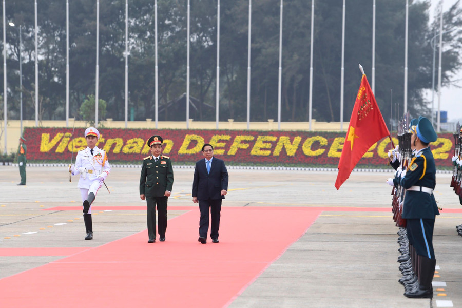 Thủ tướng Chính phủ Phạm Minh Chính duyệt đội danh dự Quân đội nhân dân Việt Nam.