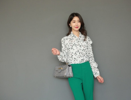Sơ mi họa tiết nhí thanh lịch - xu hướng thời trang vintage lên ngôi trong năm 2017 - Ảnh 6 So mi hoa tiet nhi thanh lich - xu huong thoi trang vintage len ngoi trong nam 2017 - Anh 6