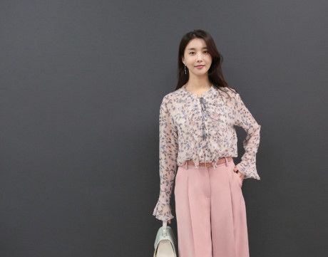 Sơ mi họa tiết nhí thanh lịch - xu hướng thời trang vintage lên ngôi trong năm 2017 - Ảnh 8 So mi hoa tiet nhi thanh lich - xu huong thoi trang vintage len ngoi trong nam 2017 - Anh 8