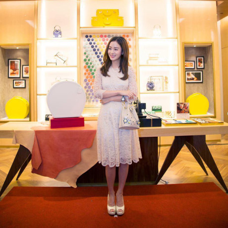 Hình ảnh đầu tiên trong album ảnh cưới của Kim Tae Hee và Bi Rain được tiết lộ - Ảnh 2 Hinh anh dau tien trong album anh cuoi cua Kim Tae Hee va Bi Rain duoc tiet lo - Anh 2