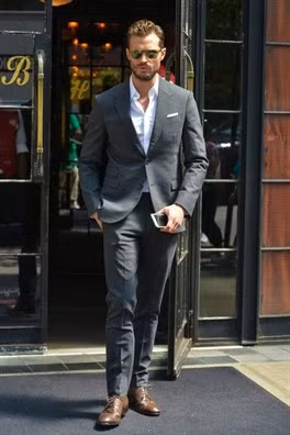 Phong cach thoi trang chat lu cua Jamie Dornan trong 