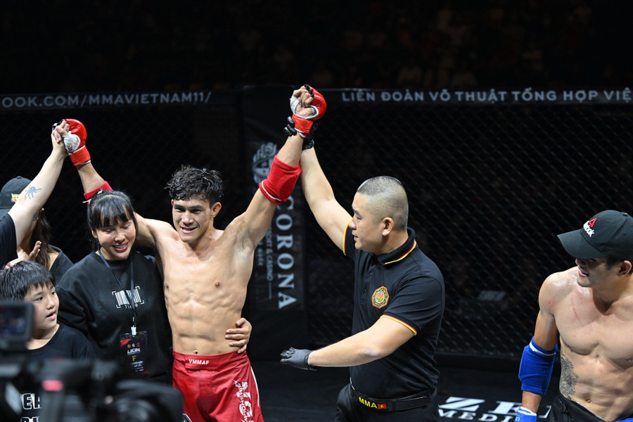 Chiến thắng ở bán kết, tay đấm sinh năm 1989 sẽ chạm trán đối thủ Võ Thành Trung Tín ở trận đấu cuối cùng. Hiện tại, Duy Nhất vẫn đang được đánh giá cao ở hạng cân 60 kg của nam khi anh đang sở hữu kinh nghiệm rất nhiều trên sàn đấu. Chiến thắng ở bán kết, tay đấm sinh năm 1989 sẽ chạm trán đối thủ Võ Thành Trung Tín ở trận đấu cuối cùng. Hiện tại, Duy Nhất vẫn đang được đánh giá cao ở hạng cân 60 kg của nam khi anh đang sở hữu kinh nghiệm rất nhiều trên sàn đấu.