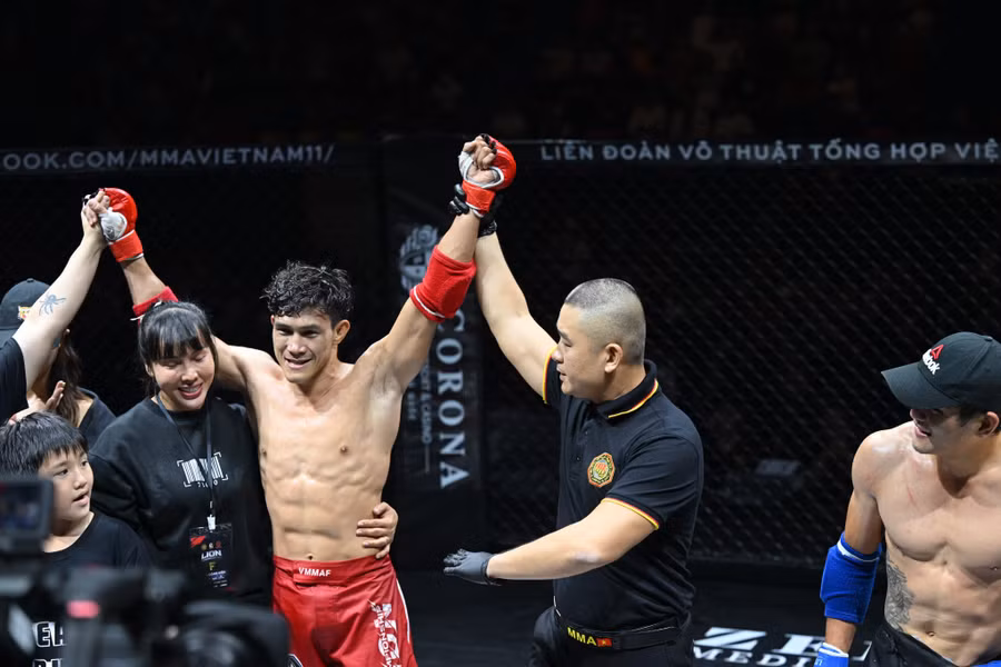 Chiến thắng ở bán kết, tay đấm sinh năm 1989 sẽ chạm trán đối thủ Võ Thành Trung Tín ở trận đấu cuối cùng. Hiện tại, Duy Nhất vẫn đang được đánh giá cao ở hạng cân 60 kg của nam khi anh đang sở hữu kinh nghiệm rất nhiều trên sàn đấu.