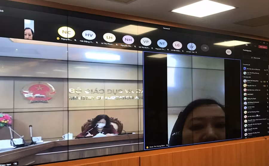 Các đại biểu tham luận trực tuyến tại các đầu cầu
