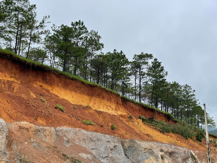 Hiện trường sạt trượt ở địa phận xã Quảng Sơn. (Ảnh: TT)