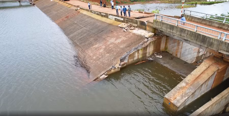 Cơ quan chức năng tỉnh Đắk Nông tìm phương án 'cứu' đập thủy lợi Đắk N’Ting (ảnh: TT).