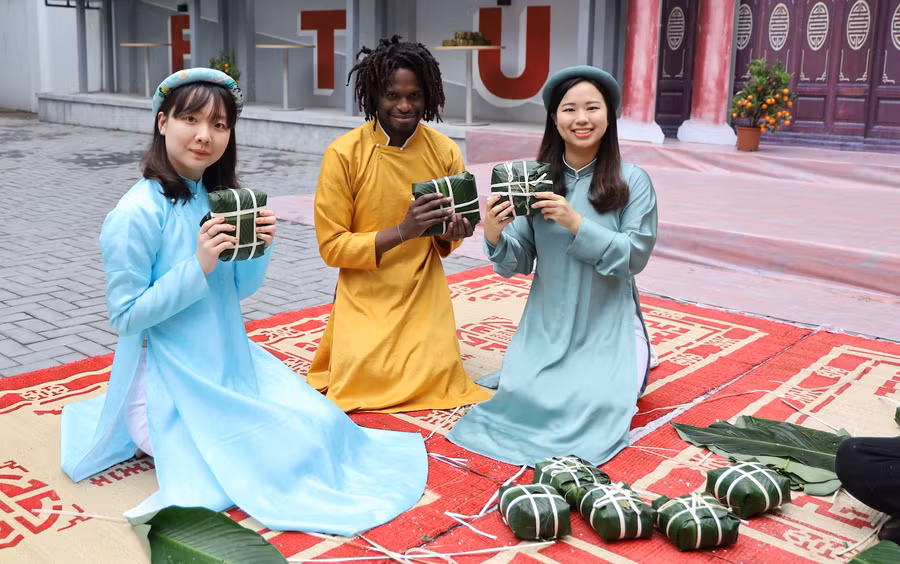 Thành quả là những chiếc bánh chưng vuông vức.