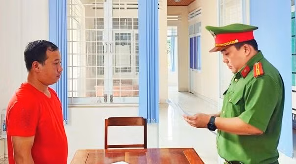 Nguyễn Tiến Đức bị khởi tố để điều tra về hành vi "Lạm dụng chức vụ, quyền hạn chiếm đoạt tài sản". Ảnh: CQCA