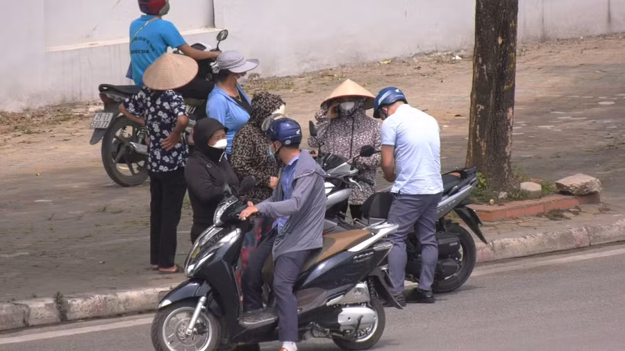 Vé mời trận chung kết bóng đá nam "được" thổi giá gần 20 triệu đồng/cặp ảnh 2