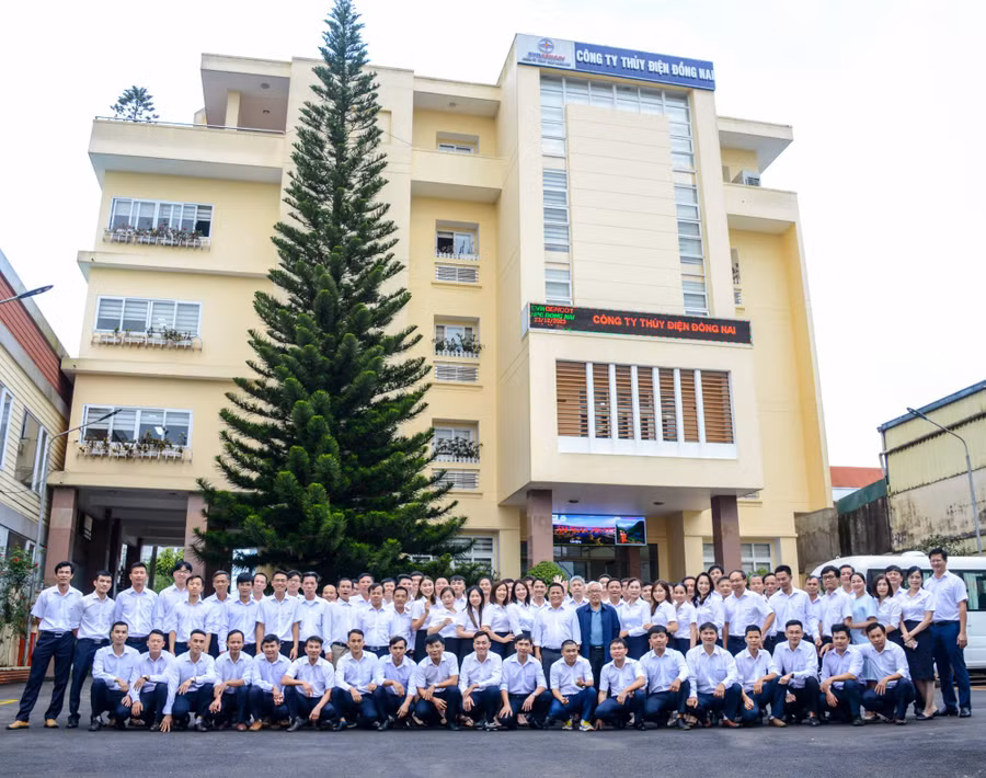 Nụ cười của cán bộ, nhân viên Công ty Thủy điện Đồng Nai khi đã điều hành, sản xuất một cách tuyệt đối an toàn, không để xảy ra bất kỳ sự cố tai nạn lao động, sự cố môi trường nào.