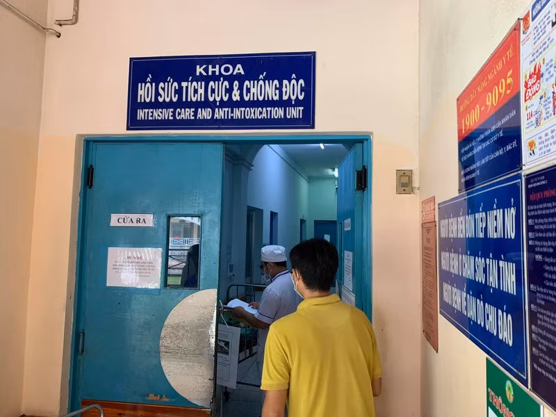 Bệnh nhi 3 tuổi đang được điều trị tại Bệnh viện Nhi Đồng 2. Ảnh: PL TP.HCM